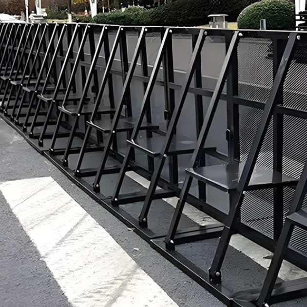Advantages of Galvanized Crowd Safety Barrier for Long-Term Usage